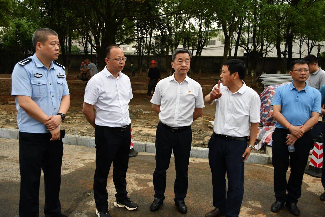艳丽妖娆迷惑人，近水楼台先得月打一正确生肖、警惕虚假宣传-全面释义、构建解答解释落实